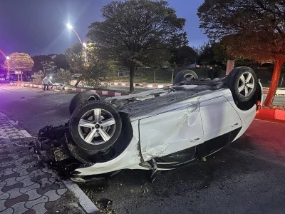 Van'da takla atarak devrilen otomobildeki 3 kişi yaralandı