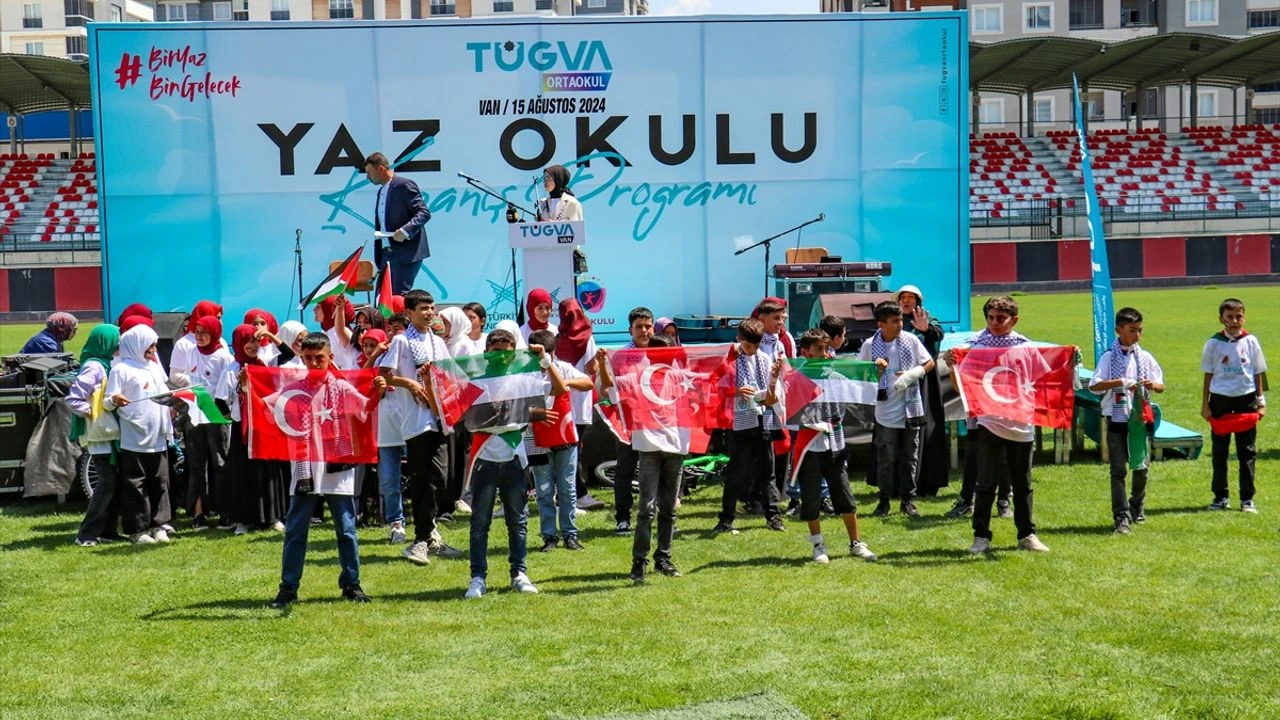 Van'da TÜGVA'nın yaz okulu kapanış programı düzenlendi