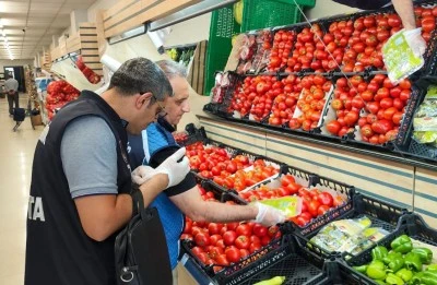 Van'da zabıta ekipleri marketleri denetledi