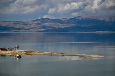 Van'daki Erçek Gölü 30 yılda 6 kilometrekare alan kaybetti