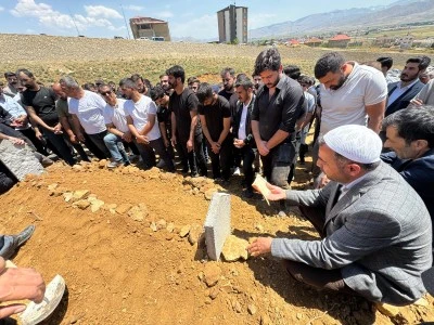 Van'daki silahlı saldırıda hayatını kaybeden babanın cenazesi Hakkari'de defnedildi