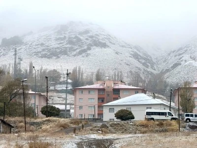 Van'ın ilçelerindeki yüksek kesimlere kar yağdı