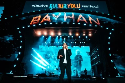 Van Kültür Yolu Festivali &quot;Bayhan&quot; konseriyle sona erdi