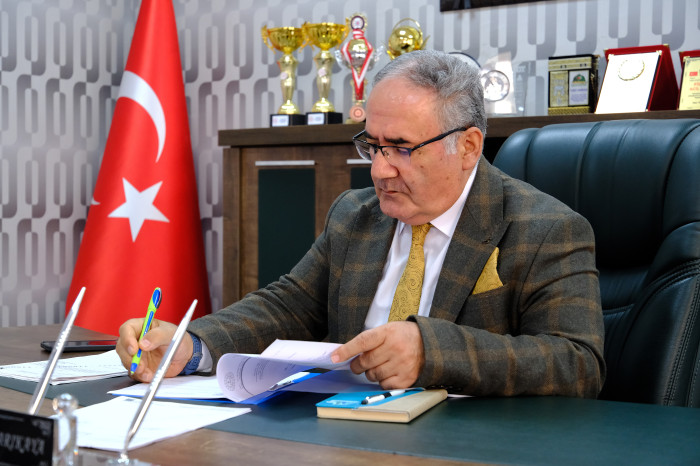 Van'da 36 yıl önce mezun olduğu lisede 4 yıldır müdürlük yapıyor