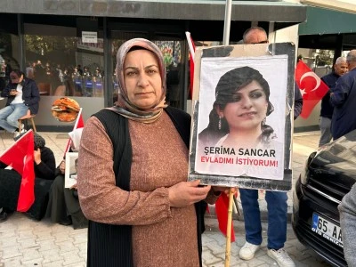 Vanlı aileler, DEM Parti İl Başkanlığı önündeki eylemlerini sürdürdü