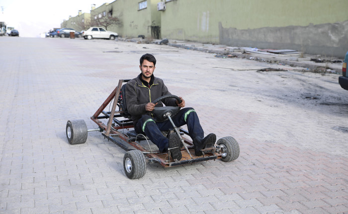 Vanlı genç atık malzemelerden go-kart aracı yaptı