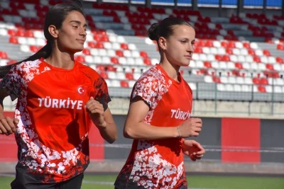 Vanlı milli atletlerin hedefi Romanya'dan altın madalyayla dönmek