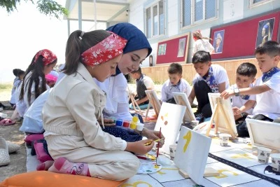 Vanlı ressam, doğup büyüdüğü kırsal mahallede öğrencileri sanatla buluşturdu
