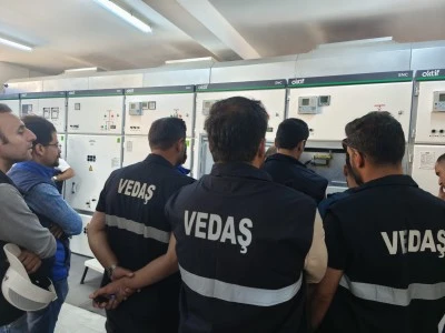 VEDAŞ'ın teknik personeli rüzgar enerji santralini ziyaret etti