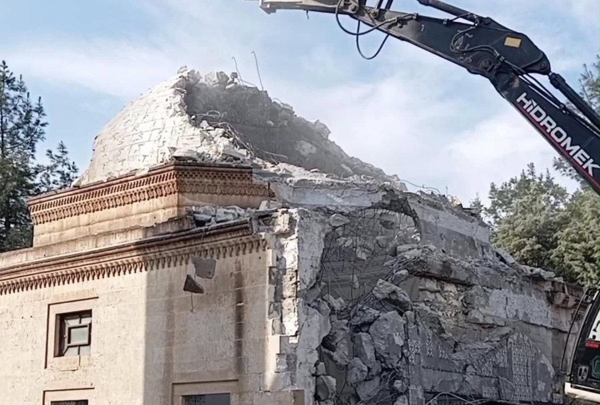 Veysel Karani Türbesi yıkıldı!