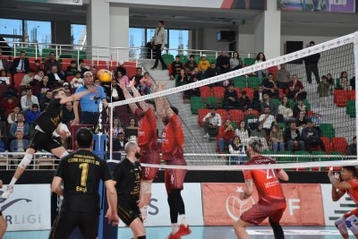 Voleybol: SMS Grup Efeler Ligi