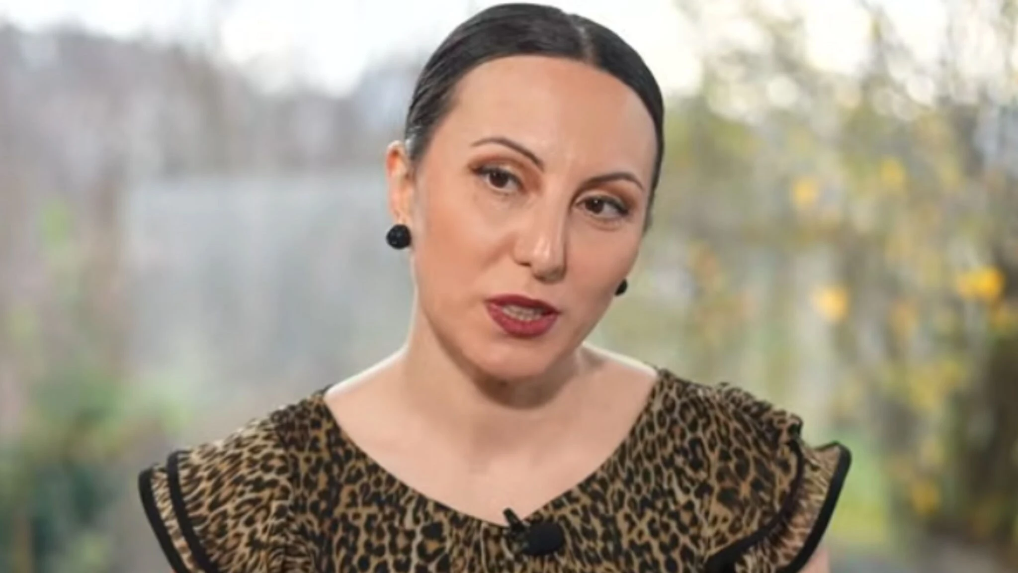 Yemekteyiz Özlem Dışbakan Kimdir, Kaç Yaşında? Zuhal Topal’la Yemekteyiz Özlem Dışbakan Mesleği Nedir?