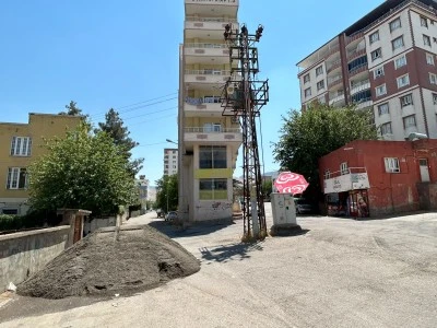 Yol Ortasında Kazaya Davetiye &Ccedil;ıkaran Trafo Kaldırılıyor