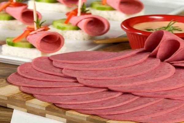 Zincir marketlerde satılan salamdan domuz eti çıktı!