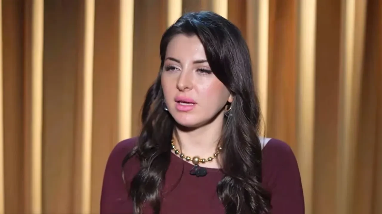 Zuhal Topal'la Yemekteyiz Hazal &Uuml;lker Kimdir, Ka&ccedil; Yaşında, Nereli?