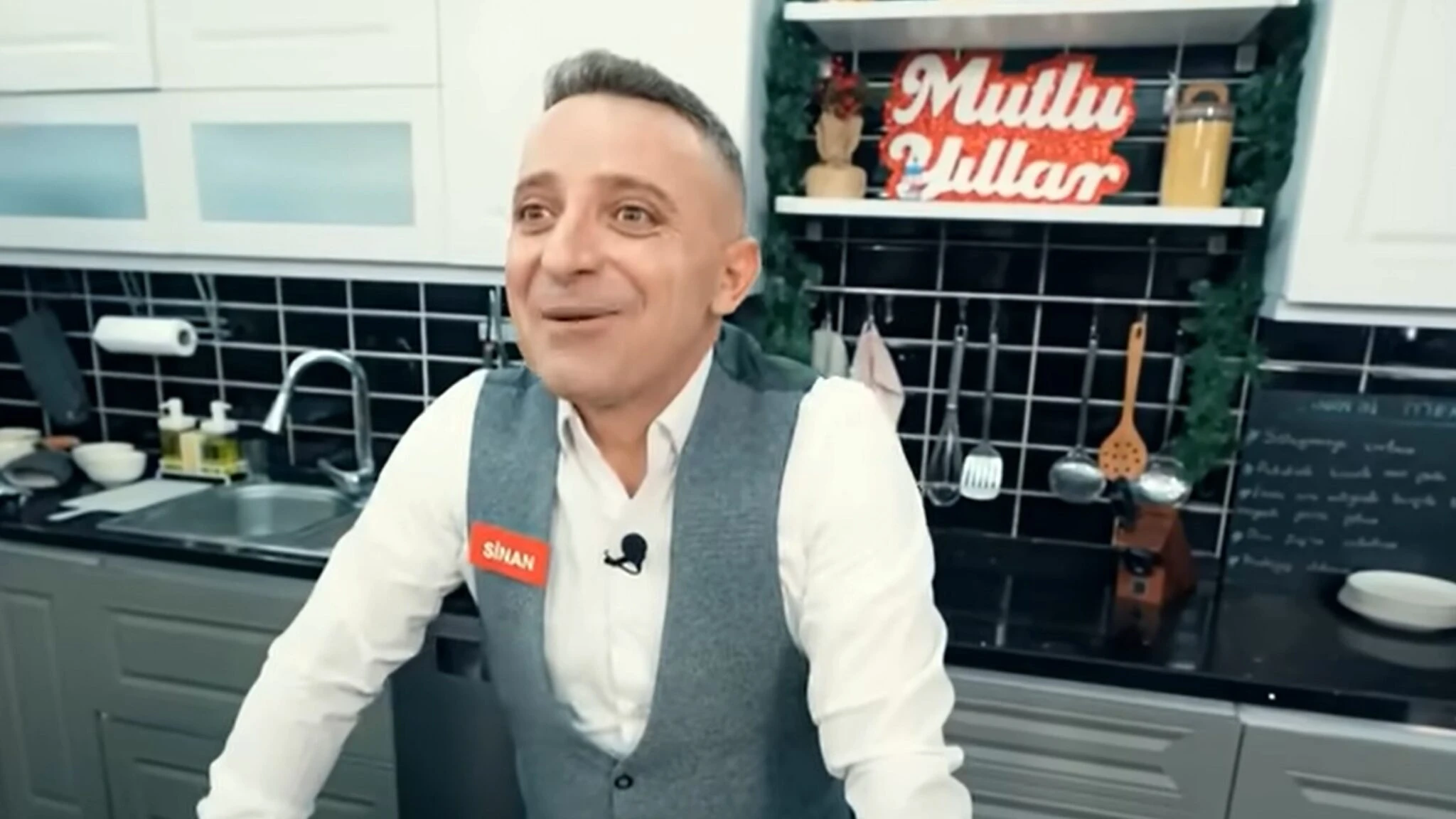 Zuhal Topal&rsquo;la Yemekteyiz Sinan Yıldız Kimdir, Ka&ccedil; Yaşında? Mesleği Nedir?