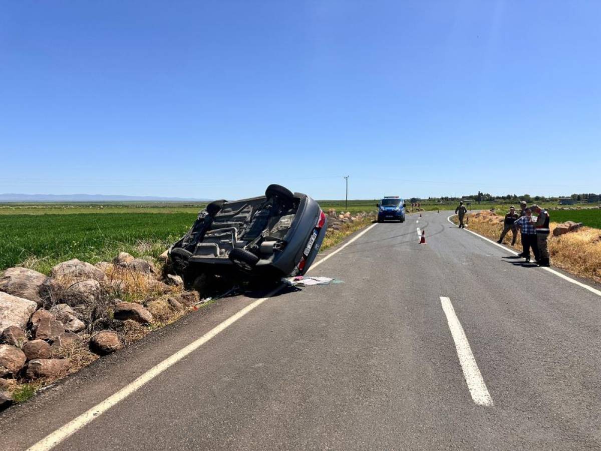 Şanlıurfa'da takla atan otomobildeki 4 kişi yaralandı