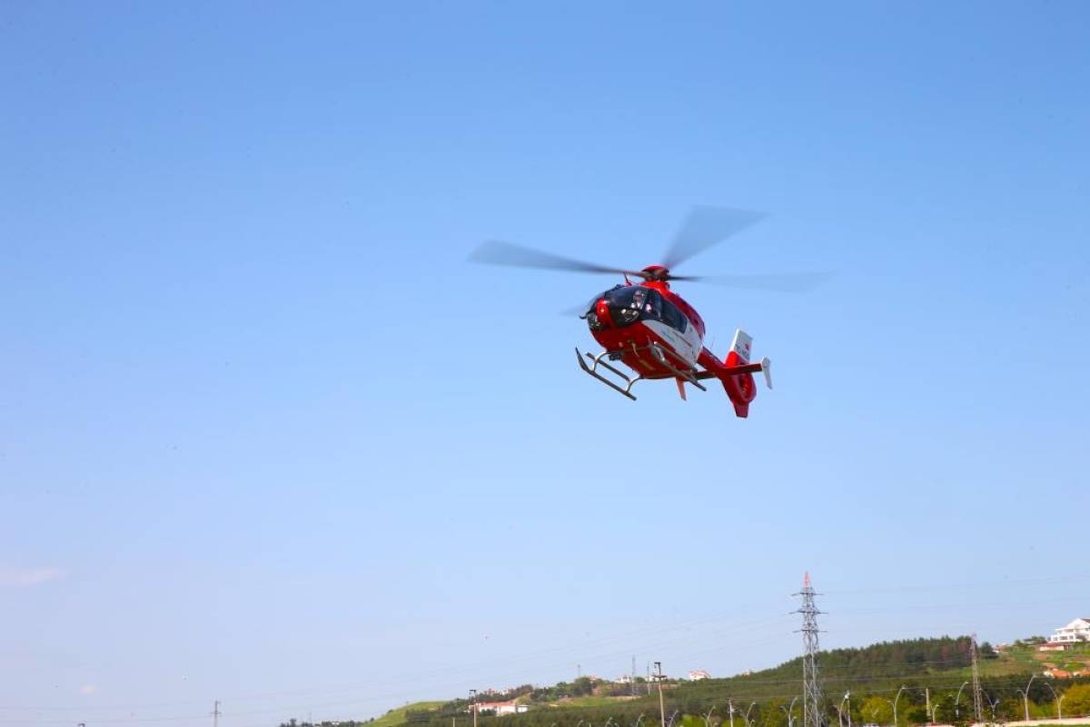 Ambulans helikopter parmağı kopan genç için havalandı