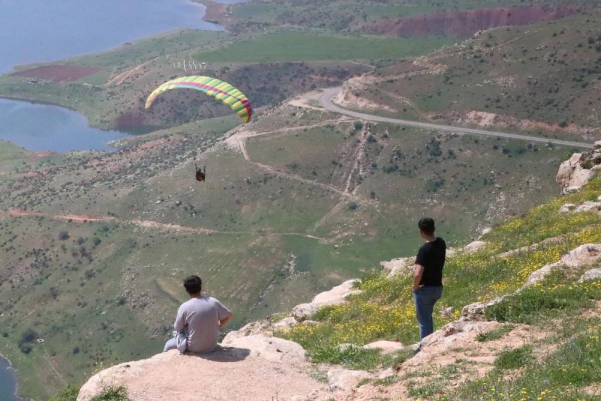 Siirt'te yamaç paraşütü etkinliği düzenlendi