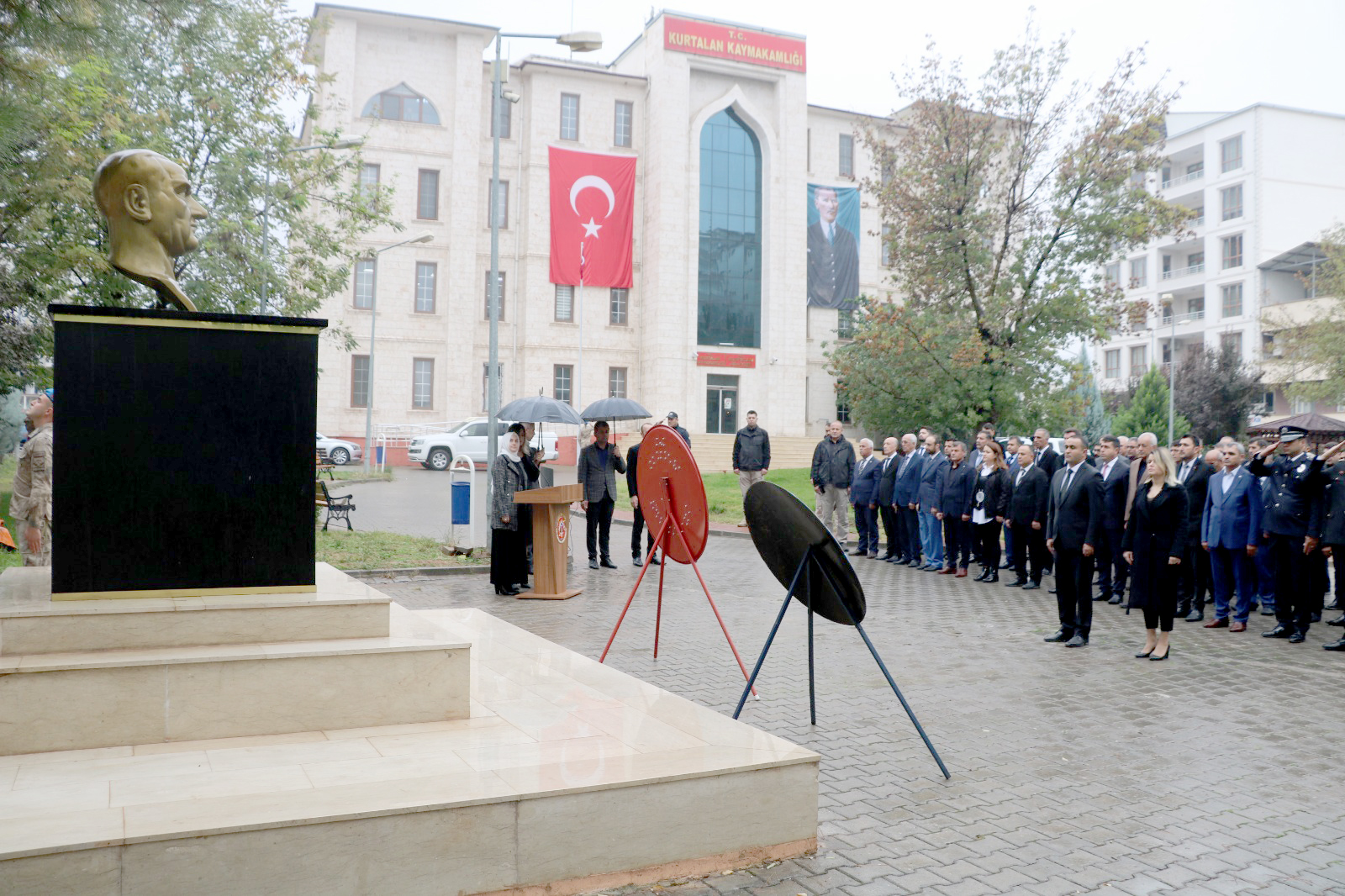 Atatürk törenlerle anıldı