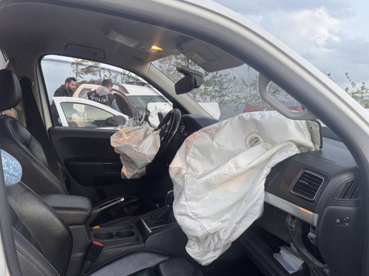 Şırnak'ta hafif ticari araç ile pikabın çarpışması sonucu 2 kişi öldü, 3 kişi yaralandı