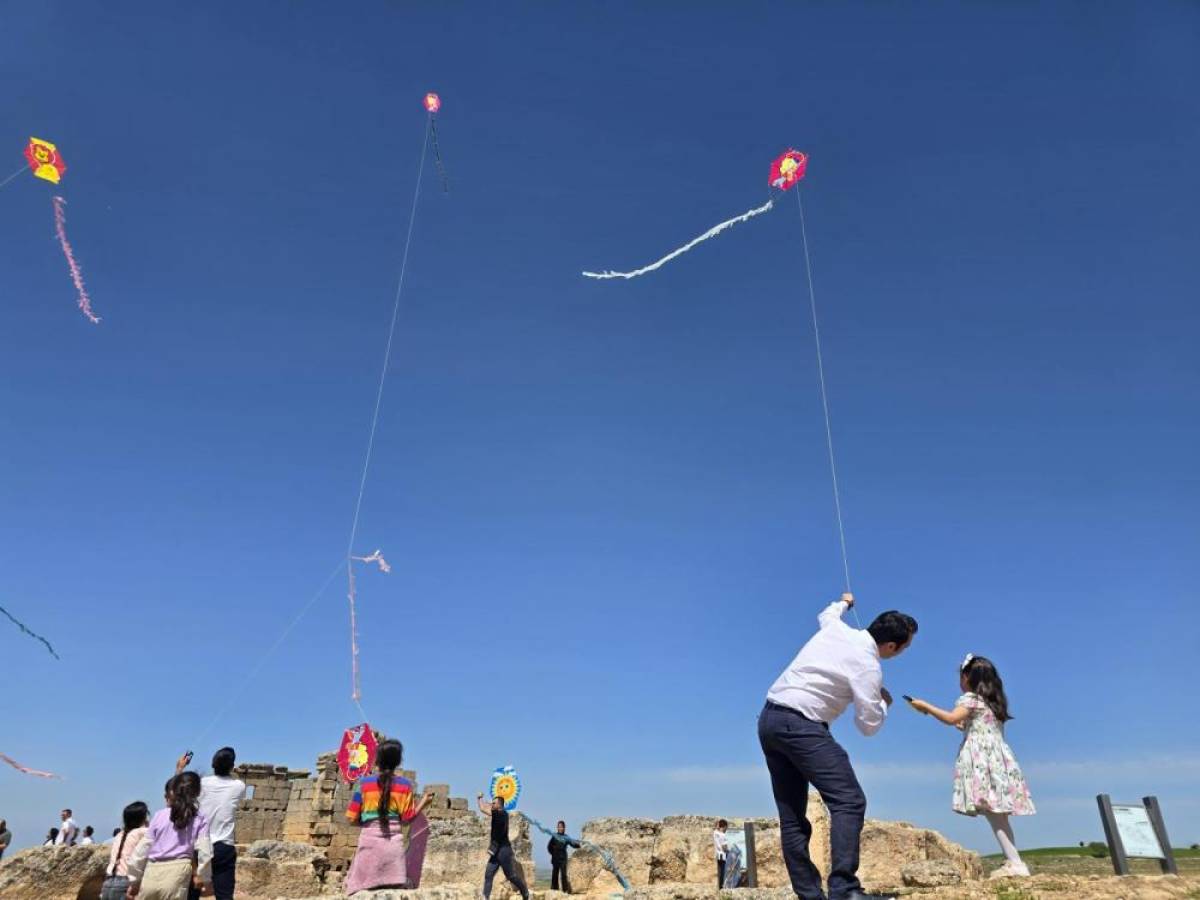 Diyarbakırlı çocuklar Filistinli akranları için uçurtma uçurdu