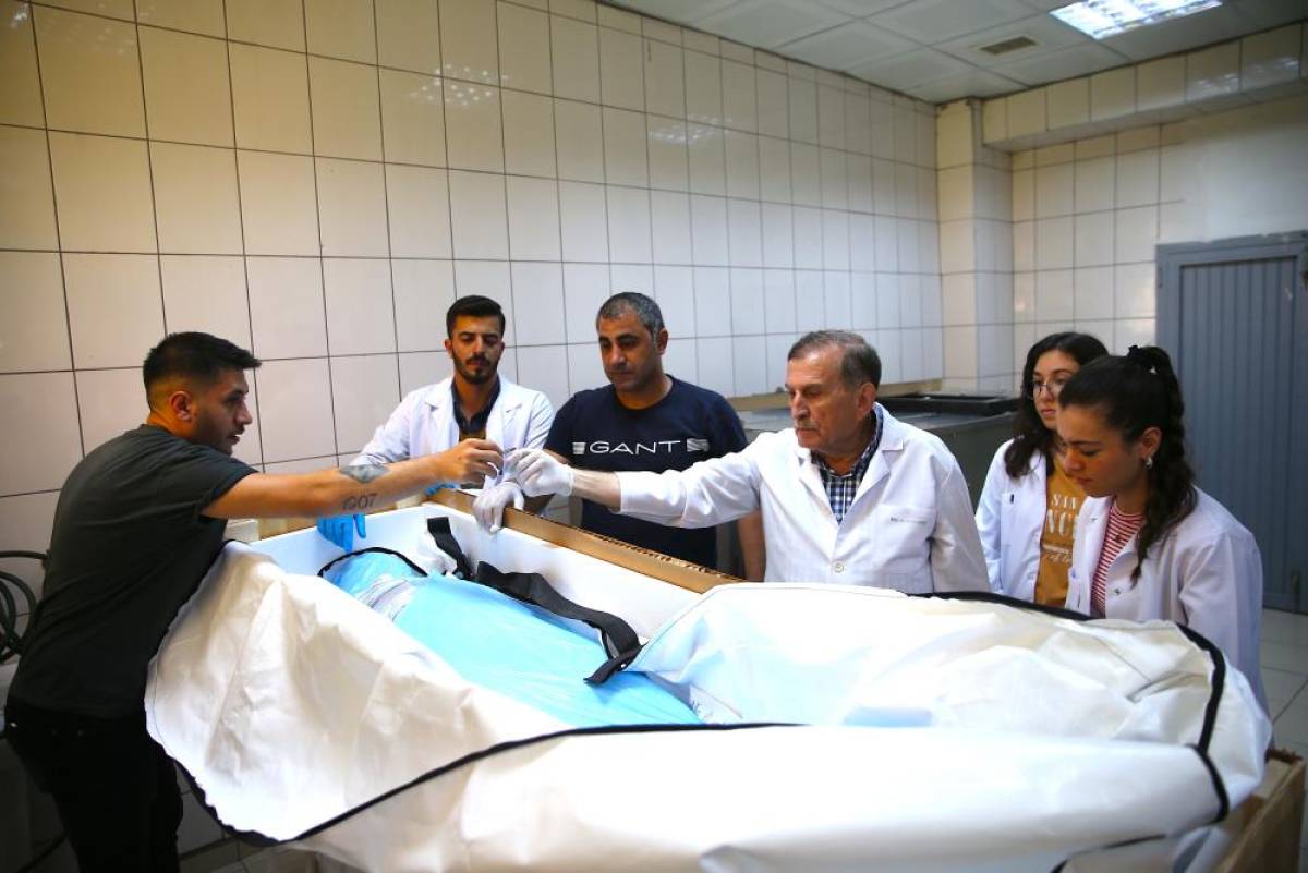 Diyarbakır'da tıp öğrencileri, ABD'den gelen kadavra üzerinde eğitim görüyor