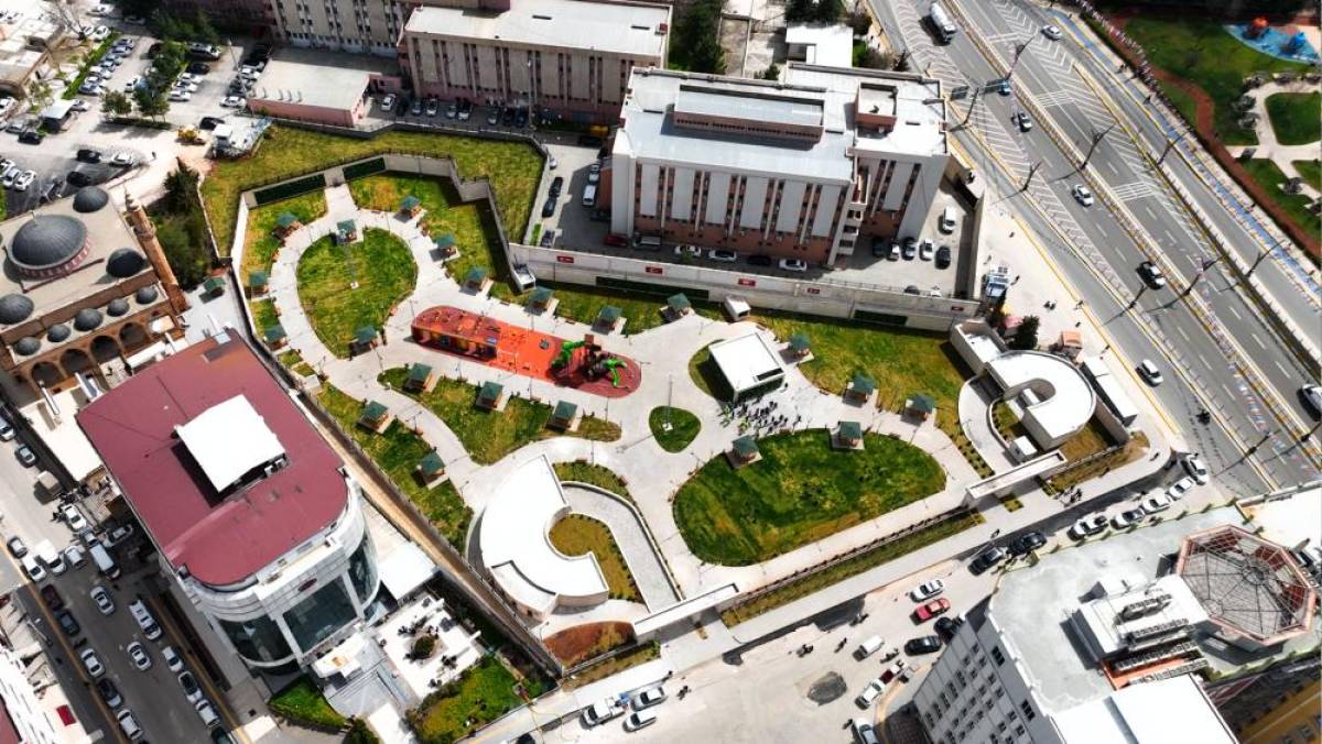 Mardin'de Valilik Park hizmete açıldı