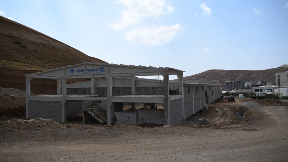 Bitlis'te inşa edilen otogar ve itfaiye binalarında çalışmalar sürüyor