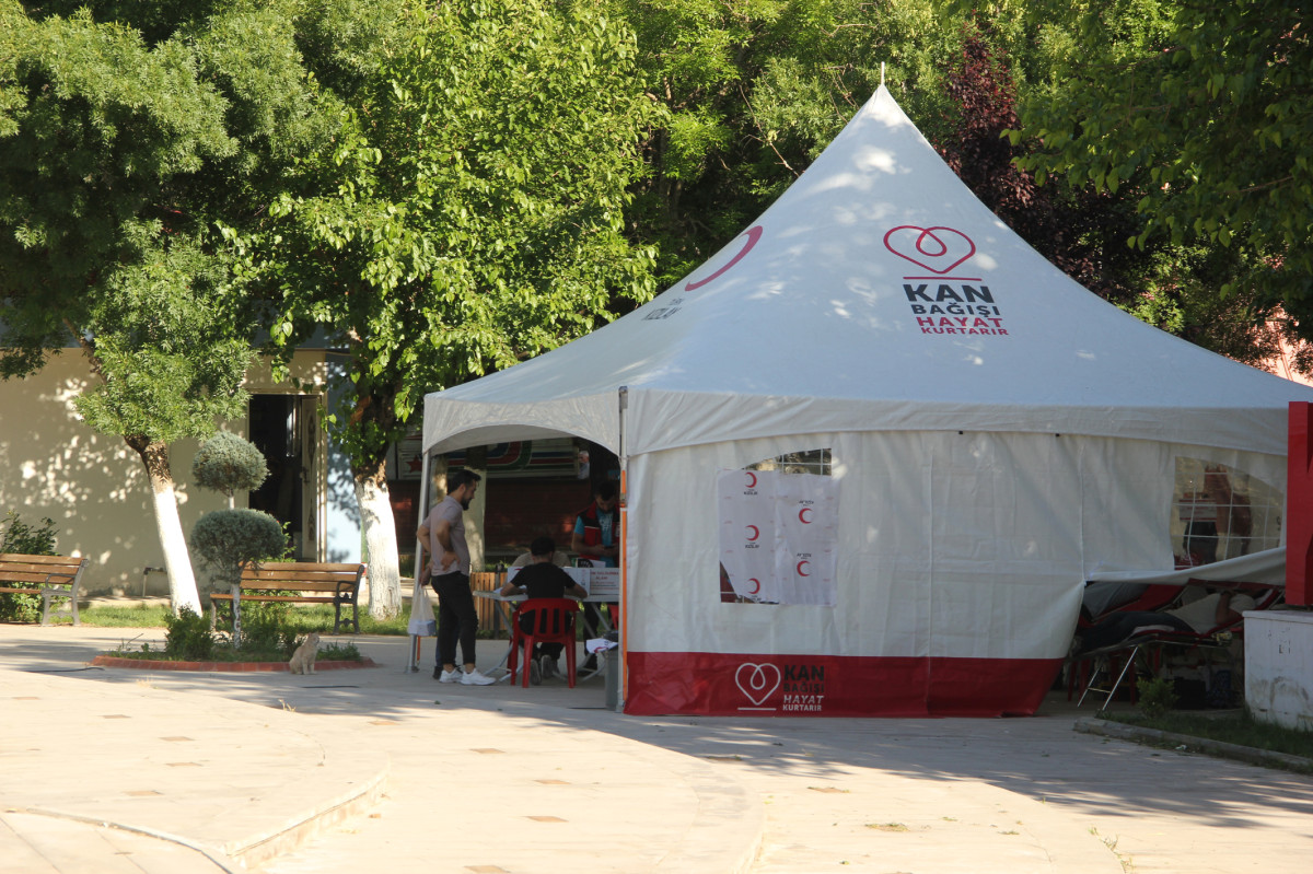 Kızılay Ahmedi Hane Parkına Geçici Kan Bağış Çadırı kurdu
