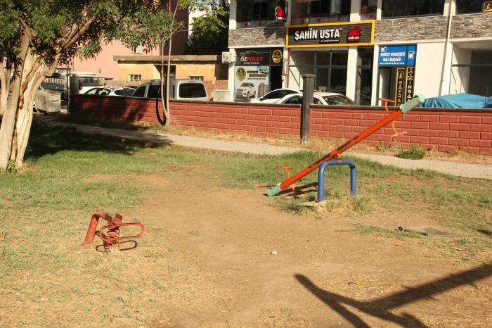 Vatandaşlardan Ahmedi Hani Parkındaki çocuk oyun alanın oyuncakları onarılsın talebi