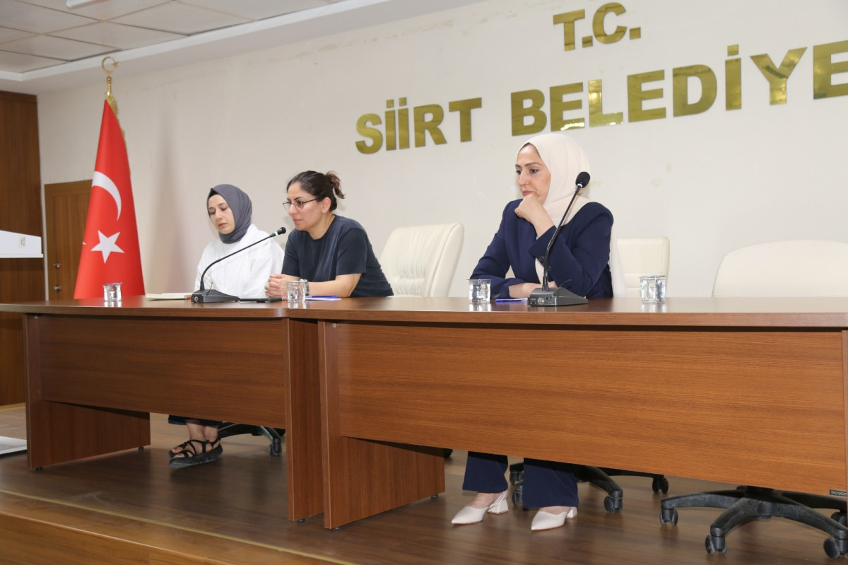 Siirt’te belediye eş başkanı kadın personellerle bir araya geldi