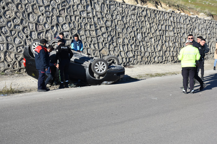 Şırnak'ta takla atan otomobilin sürücüsü yaralandı